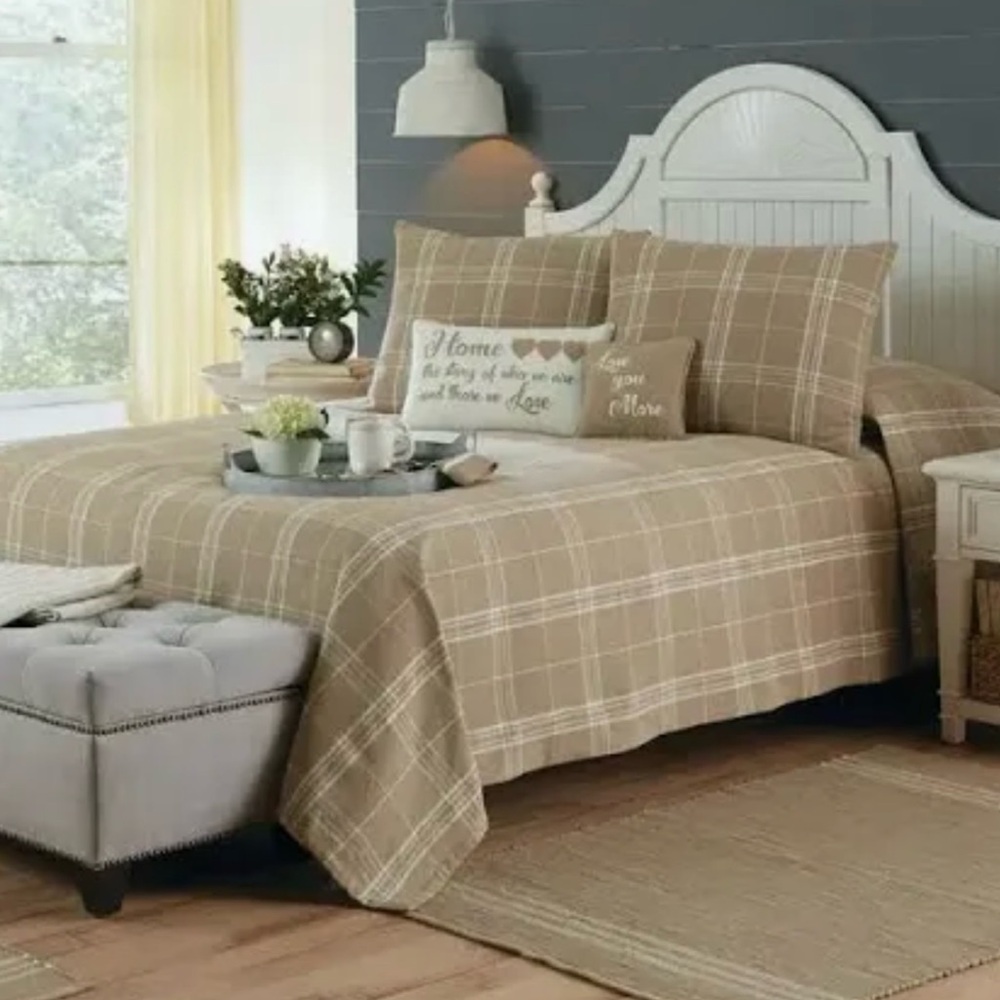 NWOT Queen Farmhouse Fieldstone plaid coverlet/bedspread